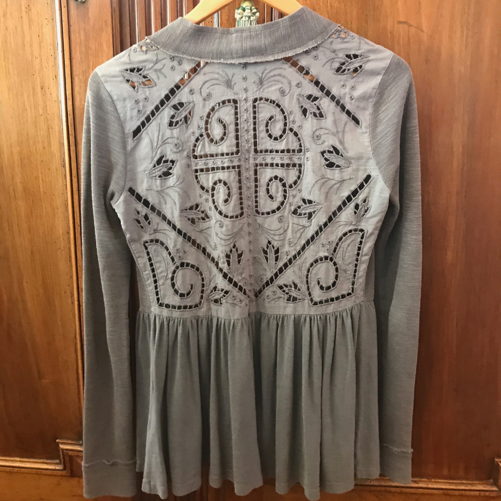 Saturday Sunday Crochet Back Ruffle Hem cardigan